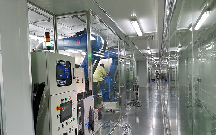 3500機器人配2KS雙組份及齒輪泵雙組份（雙系統(tǒng)）噴涂汽車內飾件